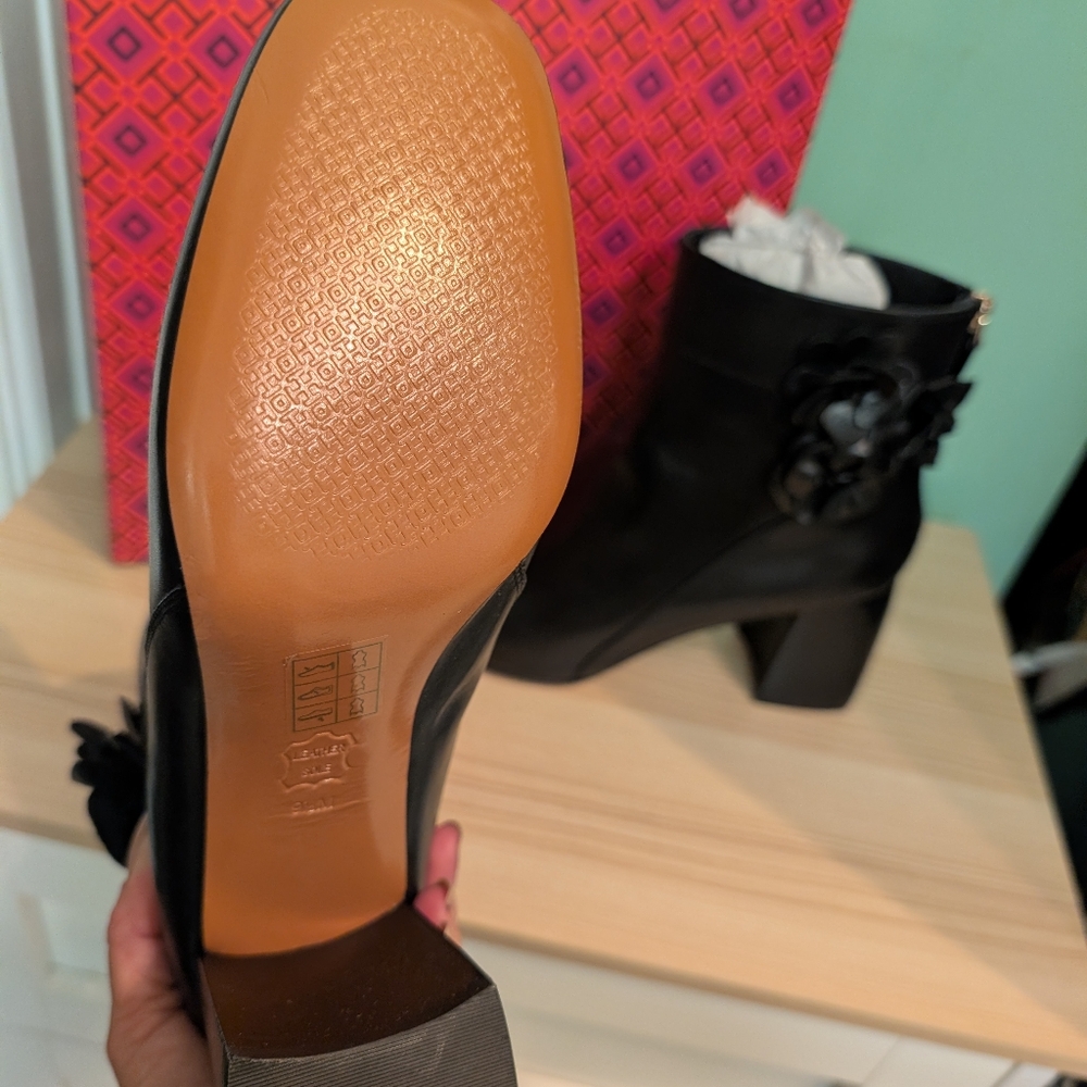 NIB Tory Burch Leather Blossom Boots - Picture 9 of 12